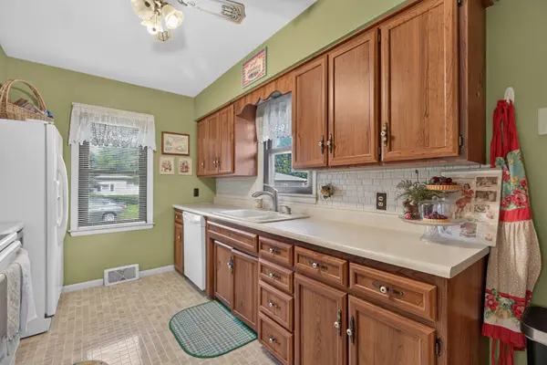 1522 Manhatten DR, Streator, IL 61364