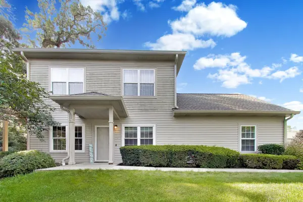 2811 Granite CT #2811, Crystal Lake, IL 60012