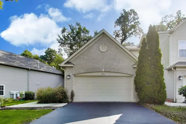 2811 Granite CT #2811, Crystal Lake, IL 60012