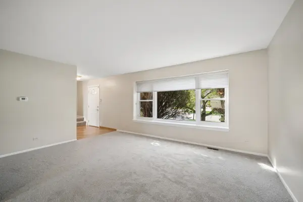 894 Thompson BLVD, Buffalo Grove, IL 60089