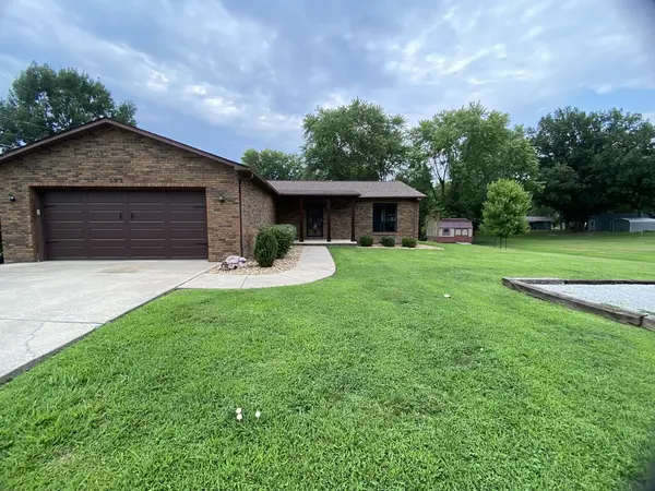 303 W Blake ST, Benton, IL 62812