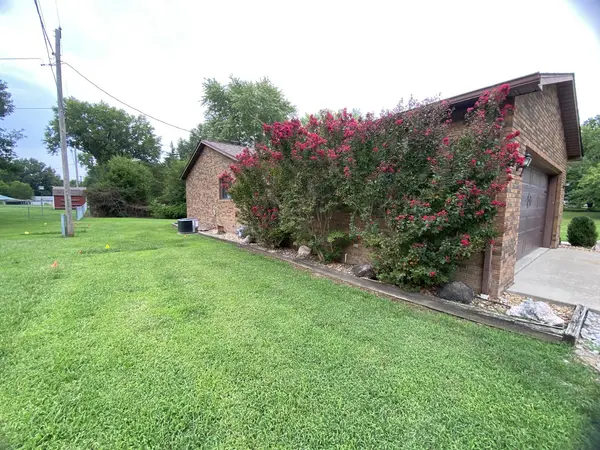 303 W Blake ST, Benton, IL 62812