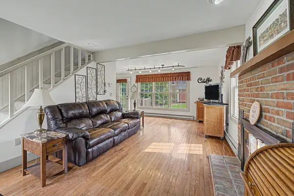 11 Settler LN, Galena, IL 61036