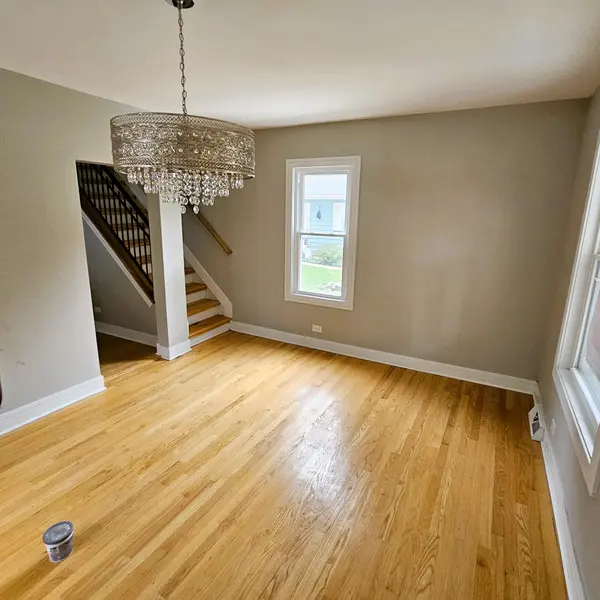121 4th ST, Libertyville, IL 60048