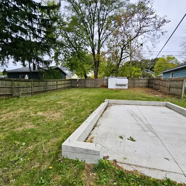 121 4th ST, Libertyville, IL 60048