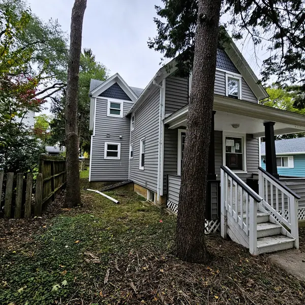121 4th ST, Libertyville, IL 60048