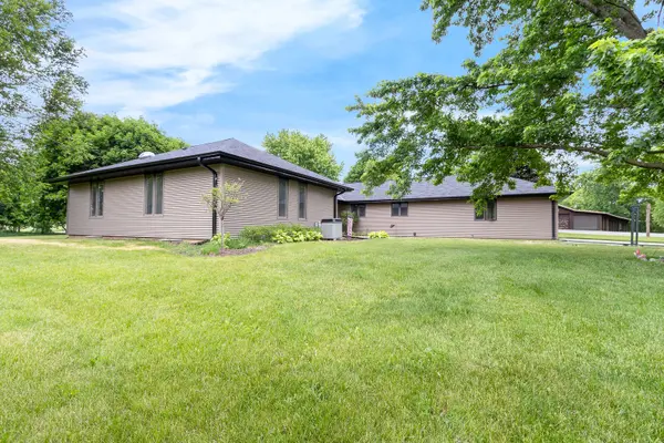 11N025 Burlington RD, Hampshire, IL 60140