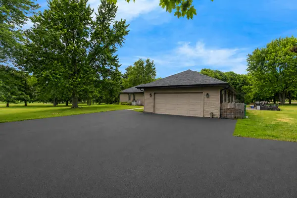 11N025 Burlington RD, Hampshire, IL 60140