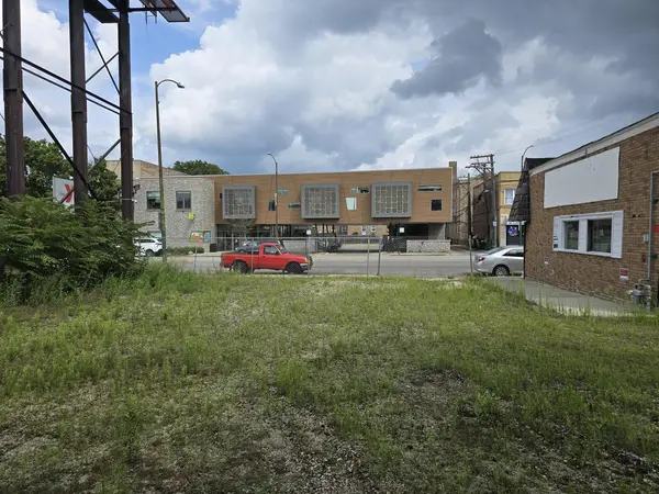 7216 N Western AVE, Chicago, IL 60645