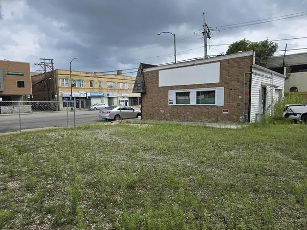 7216 N Western AVE, Chicago, IL 60645