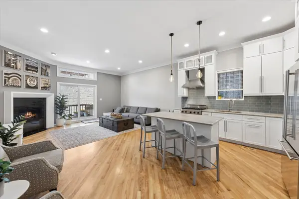 2338 N OAKLEY AVE, Chicago, IL 60647