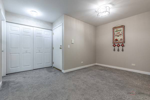 369 Southbury CT #D2, Schaumburg, IL 60193