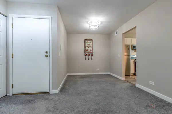 369 Southbury CT #D2, Schaumburg, IL 60193