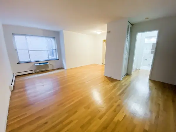 516 W Melrose ST #305, Chicago, IL 60657