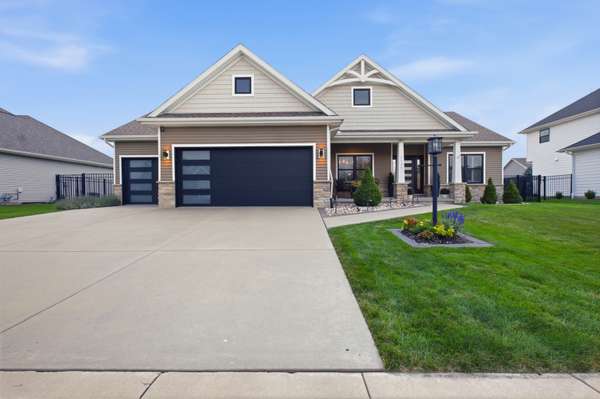 1104 Morningside LN, Mahomet, IL 61853