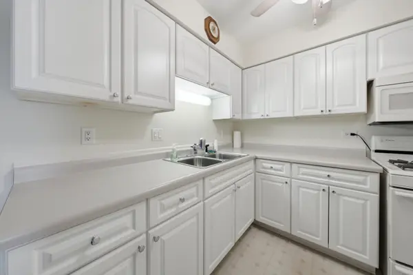12750 Carriage LN #A1, Crestwood, IL 60418