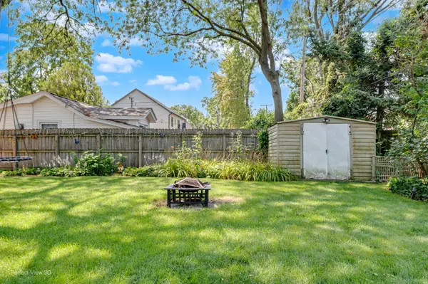 935 N Webster ST, Naperville, IL 60563