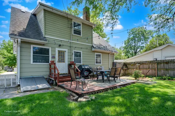 935 N Webster ST, Naperville, IL 60563