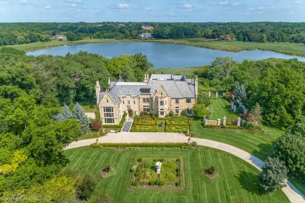 10 Goose Lake DR, Barrington Hills, IL 60010