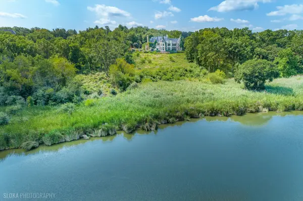 10 Goose Lake DR, Barrington Hills, IL 60010