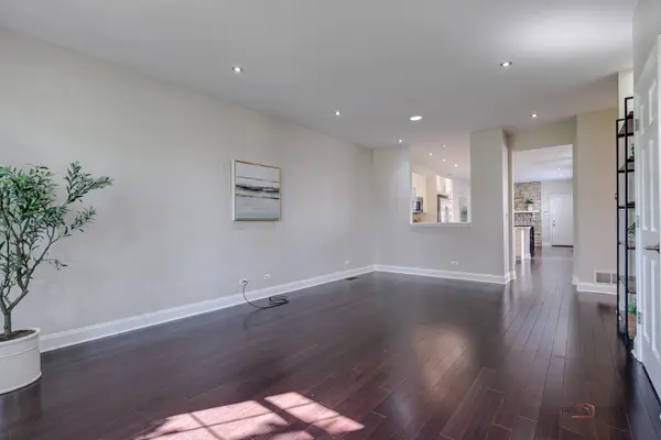 2670 W Lake AVE #2670, Glenview, IL 60026