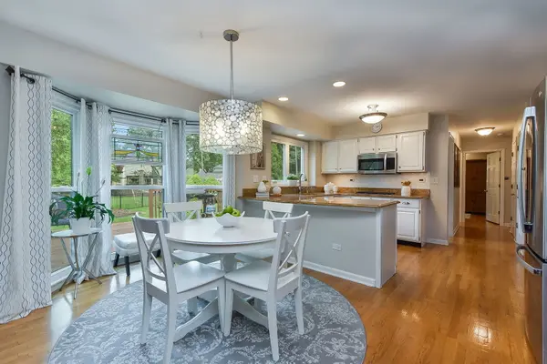 26W050 Macarthur AVE, Wheaton, IL 60188