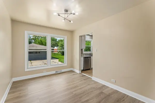 812 N Lincoln ST, Addison, IL 60101