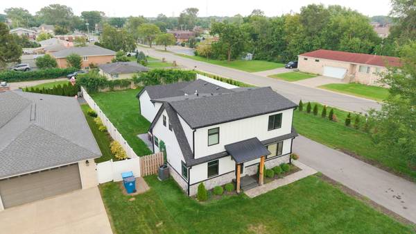 9859 S 81st AVE, Palos Hills, IL 60465