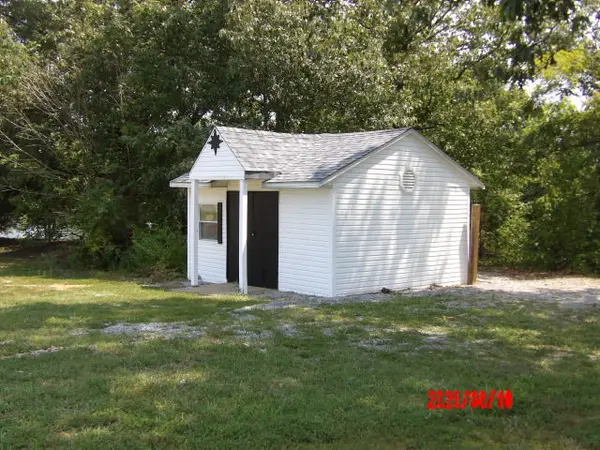 175 Quails Run LN, Harrisburg, IL 62946