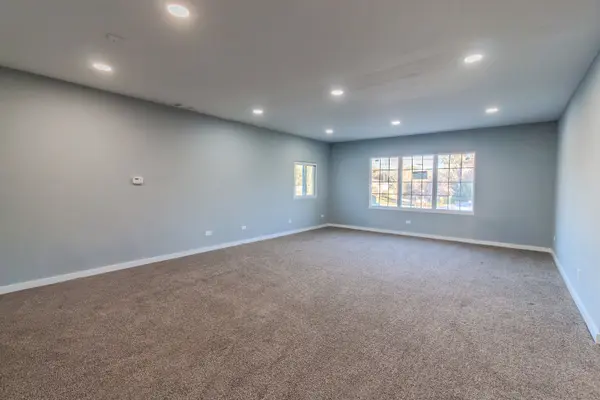 4N310 Walter RD, Addison, IL 60101