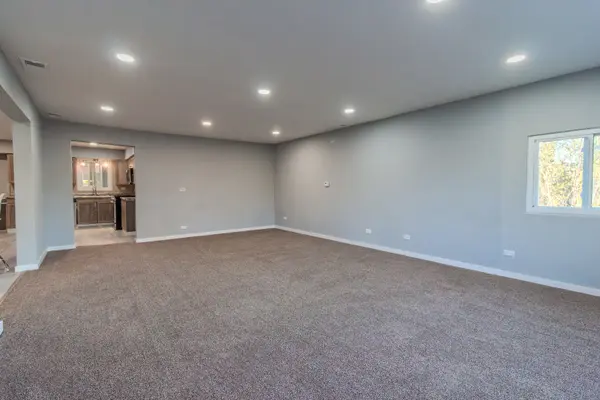 4N310 Walter RD, Addison, IL 60101