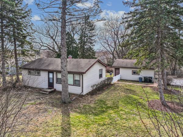 1484 N Hicks RD, Palatine, IL 60067
