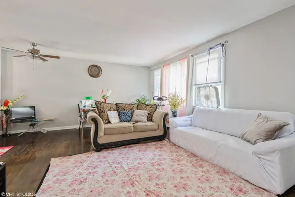 6331 N Fairfield AVE #203, Chicago, IL 60659