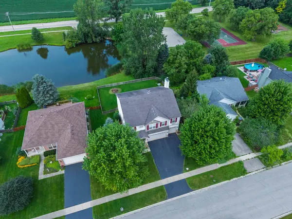 250 Sparrow DR, Woodstock, IL 60098
