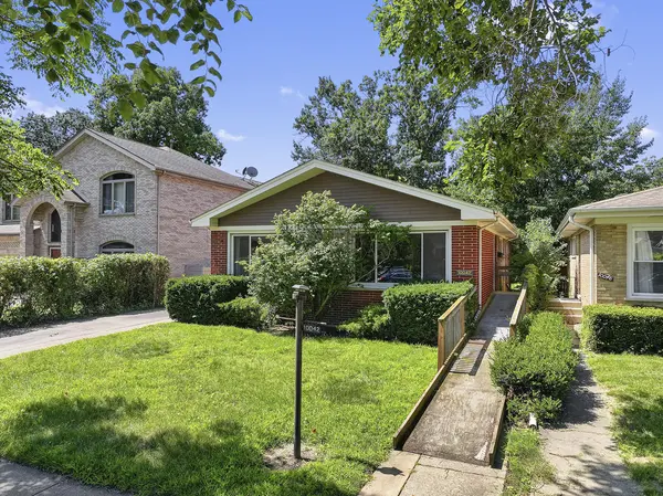 10042 Lamon AVE, Skokie, IL 60077