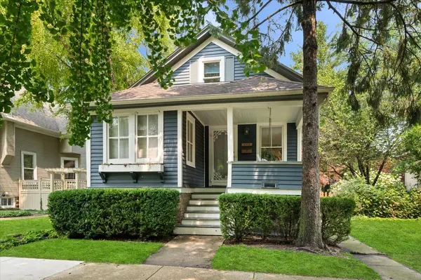 1315 Leonard PL, Evanston, IL 60201