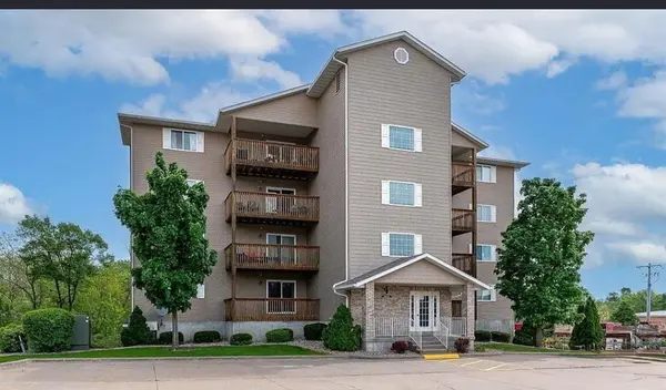 4109 Creek Hill DR #9, Bettendorf, IA 52722