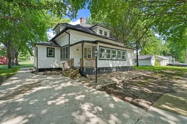 15 N Locust ST, Pesotum, IL 61863