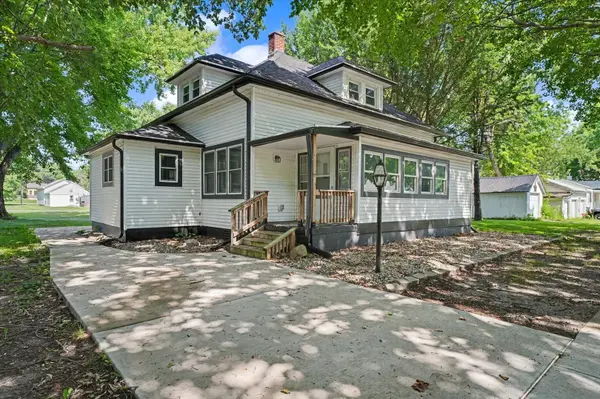15 N Locust ST, Pesotum, IL 61863