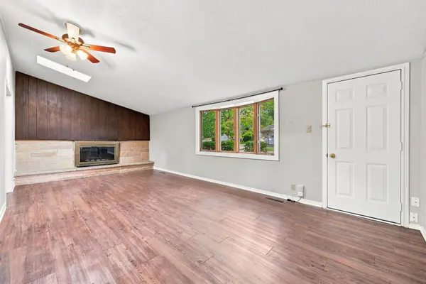 131 Oak DR, Dekalb, IL 60115