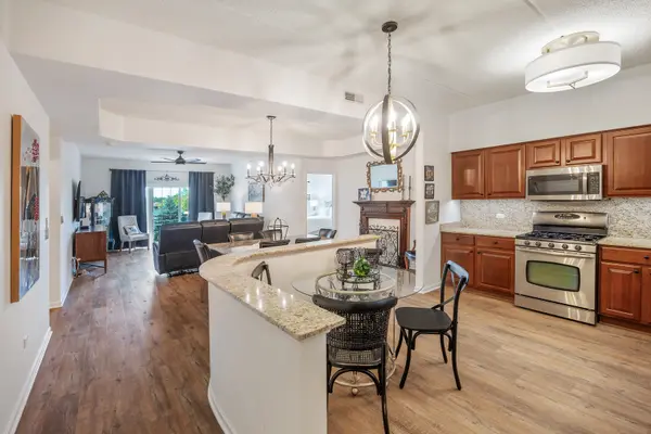 1479 N MILWAUKEE AVE #307, Libertyville, IL 60048
