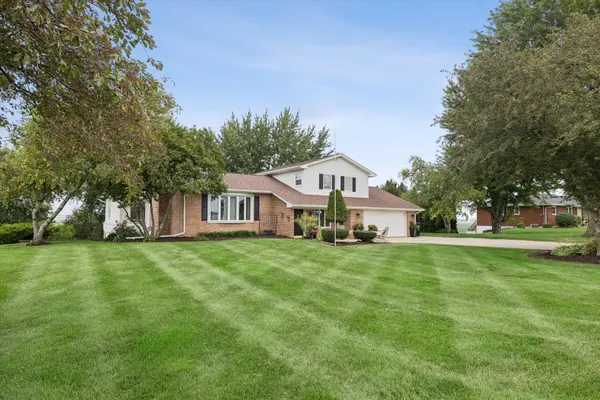 2842 234th ST, De Witt, IA 52472