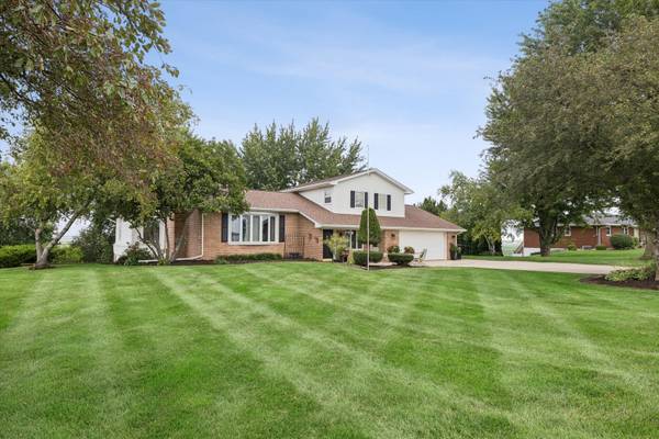 2842 234th ST, De Witt, IA 52472