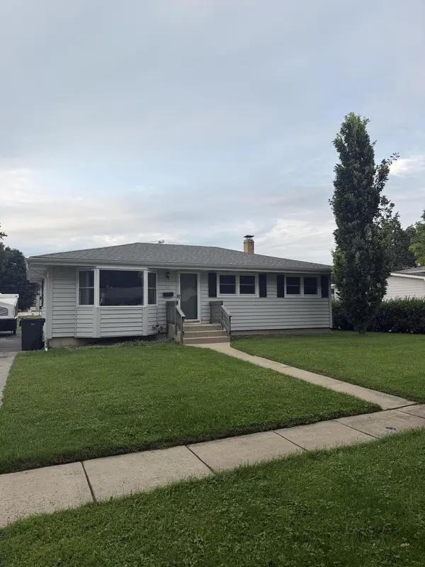 48 Wagner DR, Cary, IL 60013