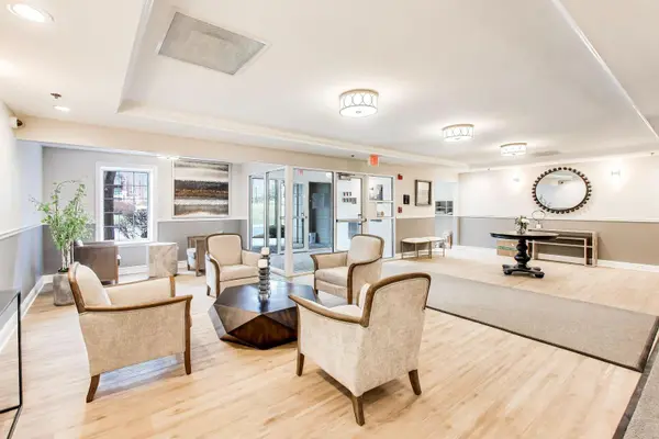 410 W Mahogany CT #205, Palatine, IL 60067