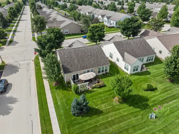 2751 Beacon Point CIR, Elgin, IL 60124