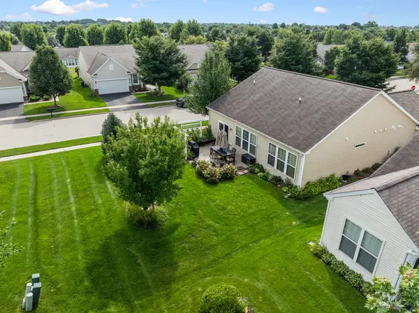 2751 Beacon Point CIR, Elgin, IL 60124