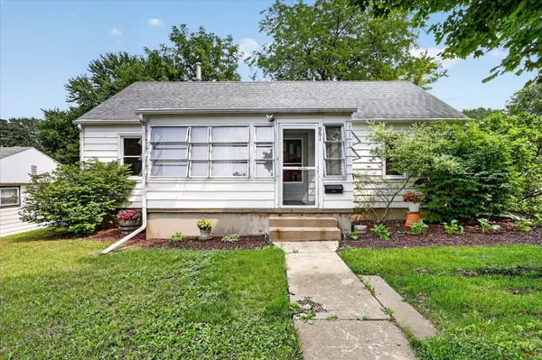 961 W Jefferson DR, Freeport, IL 61032