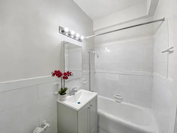 1205 W Sherwin AVE #500, Chicago, IL 60626