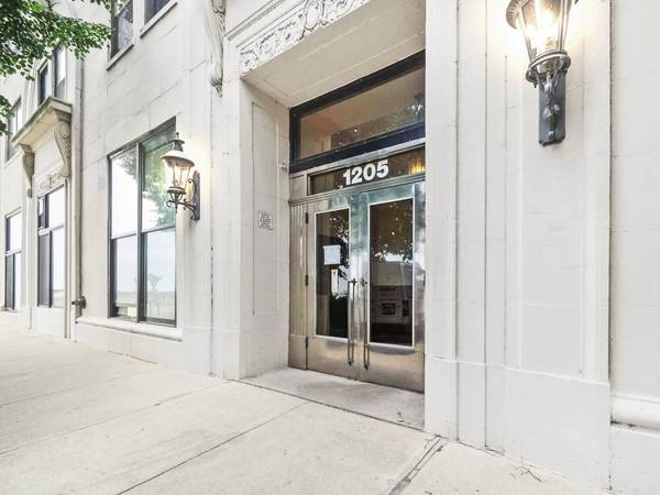 1205 W Sherwin AVE #500, Chicago, IL 60626